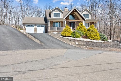 6 Newberry Cir, Hazleton, PA, 18202-8243 | Card Image