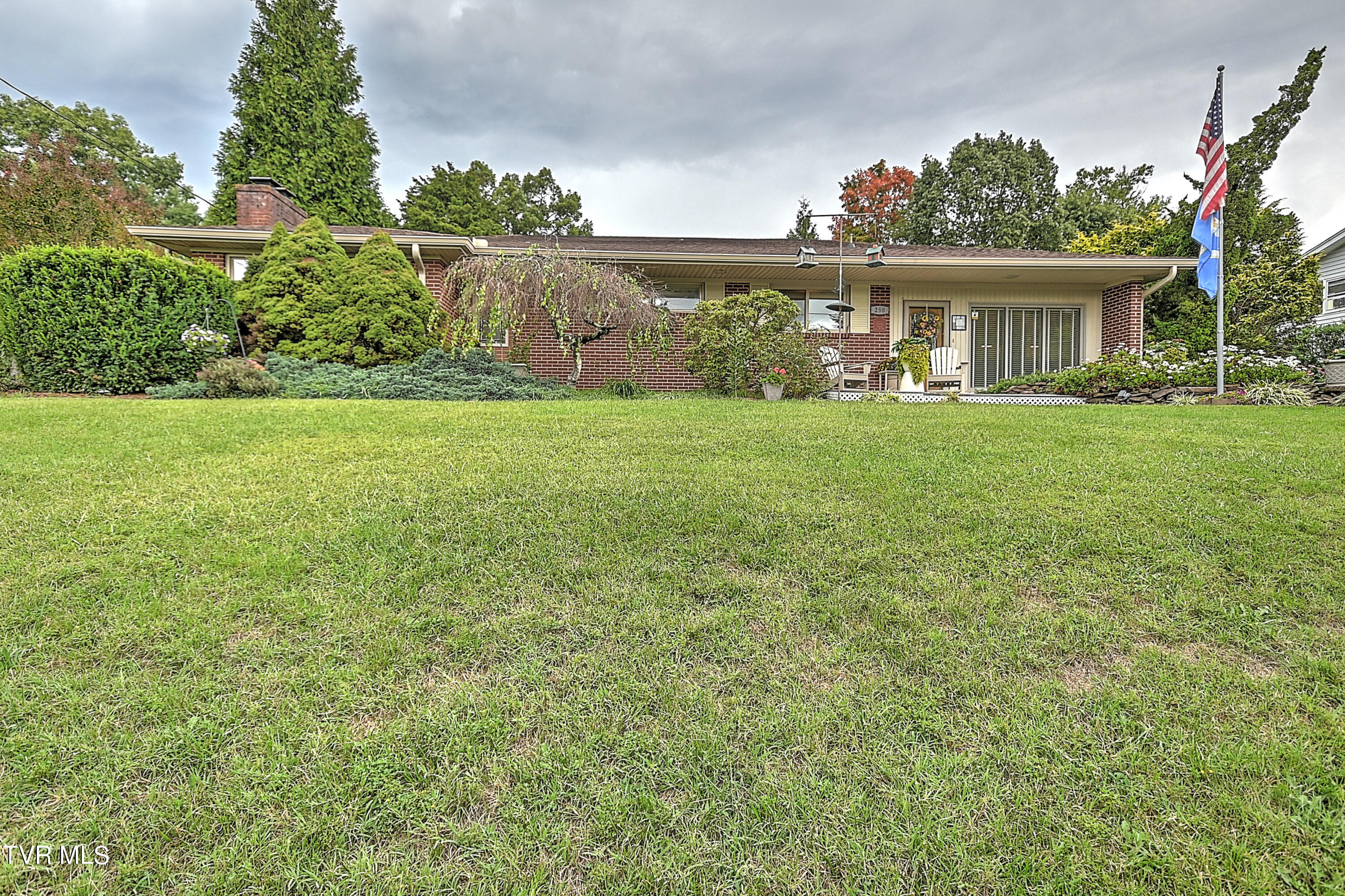 Pace Dr, Bristol, VA 24201
