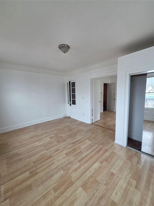 3561 Ropes Ave, Bronx, NY, 10475-1042 | Card Image