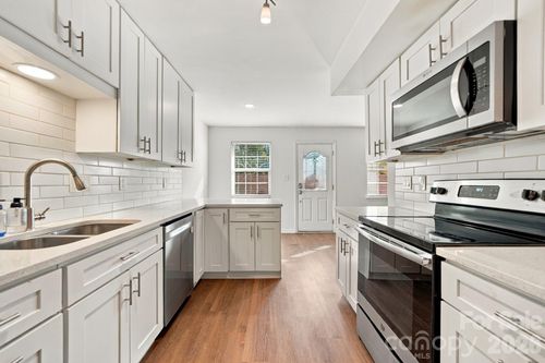 11023 Hunter Trail Ln, Charlotte, NC, 28226-1626 | Card Image