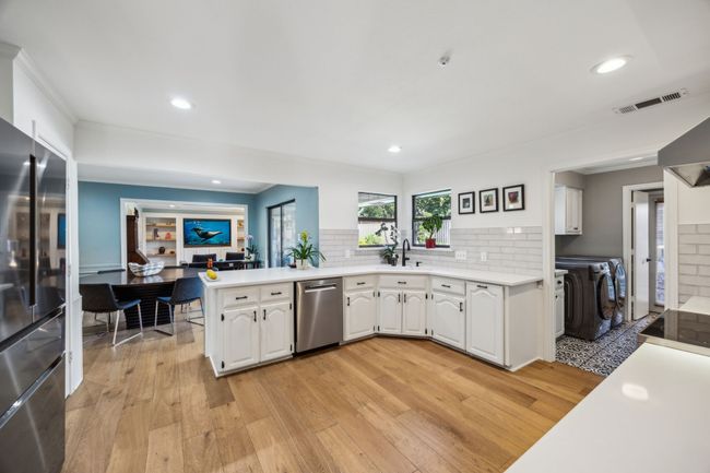 5800 Still Forest Dr, House other with 4 bedrooms, 4 bathrooms and null parking in Dallas TX | Image 8
