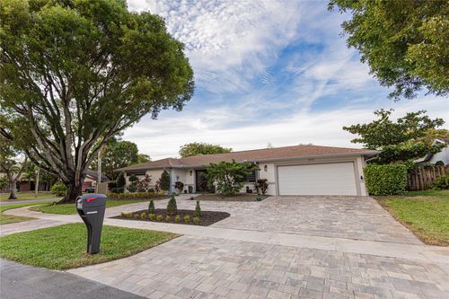 11711 Nw 16th Ct, Pembroke Pines, FL, 33026 | Card Image