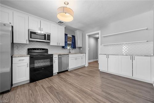 4212 Bart St, Portsmouth, VA, 23707-2912 | Card Image