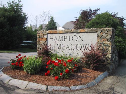 100 Hampton Mdws, Hampton, NH, 03842-1817 | Card Image