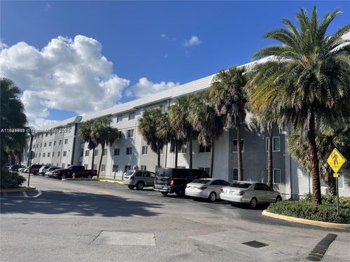 ofc-10820 Sw 200th Dr, Cutler Bay, FL, 33157-8432 | Card Image