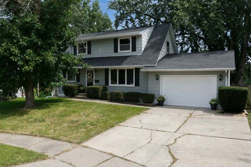 4085 Kings Ct, Bettendorf, IA, 52722-1924 | Card Image
