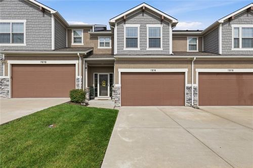 7374 Griffey St, Kansas City, MO, 64152-8756 | Card Image