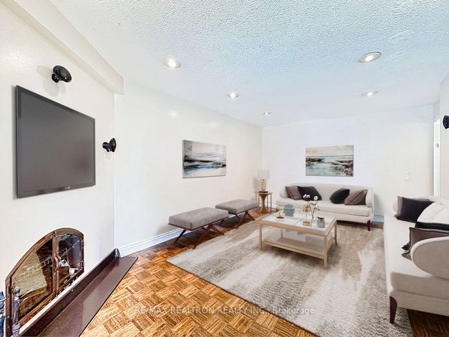 17 Colvin Cres, House other with 5 bedrooms, 4 bathrooms and 3 parking in Thornhill ON | Image 19