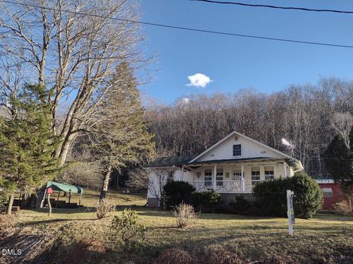 659 Chestnut Grove Rd, Spruce Pine, NC, 28777-6435 | Card Image