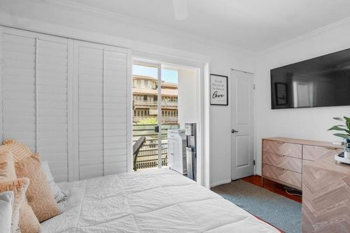 apt-122-1021 Scott St, San Diego, CA, 92106-3049 | Card Image