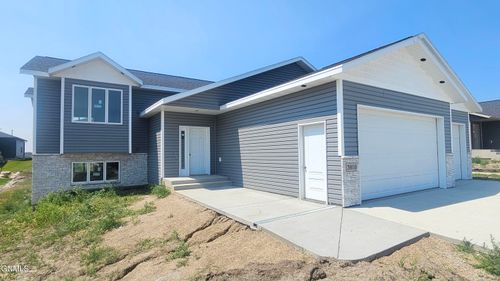 3818 Platinum St, Bismarck, ND, 58503-6989 | Card Image