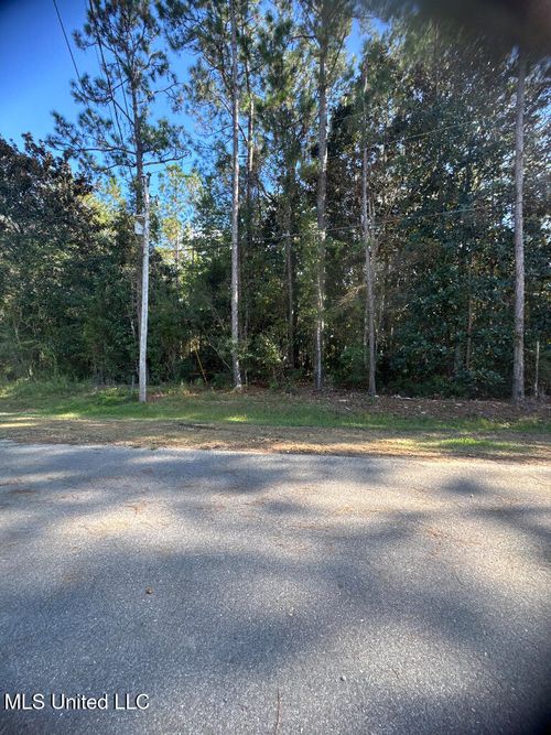 22 Cherokee Pl, Kiln, MS, 39556 | Card Image