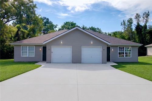 209-207-209 Sycamore St, Harrisonville, MO, 64701-1437 | Card Image