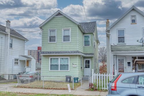 30 Custer St, Wilkes Barre, PA, 18702-6508 | Card Image