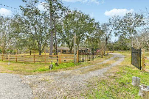 9101 Lazy Ln, Hitchcock, TX, 77563-1425 | Card Image