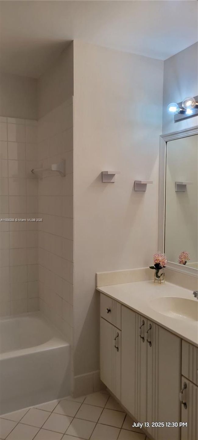 APT-201 - 2125 Nw 77 Th Way, Condo with 3 bedrooms, 2 bathrooms and null parking in Pembroke Pines FL | Image 26