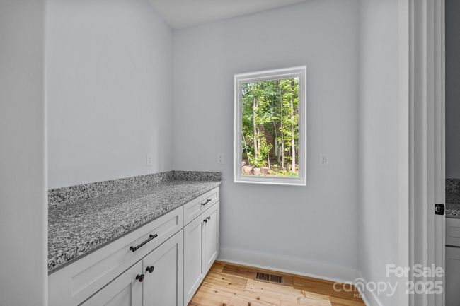 Prep Area / Coffee bar | Image 13