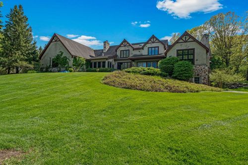 330247 County Road C, Delafield, WI, 53018-2518 | Card Image