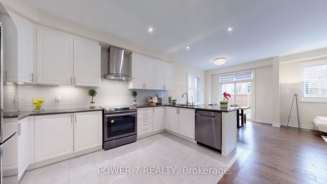 316 Chouinard Way, House attached with 4 bedrooms, 3 bathrooms and 2 parking in Aurora ON | Image 9