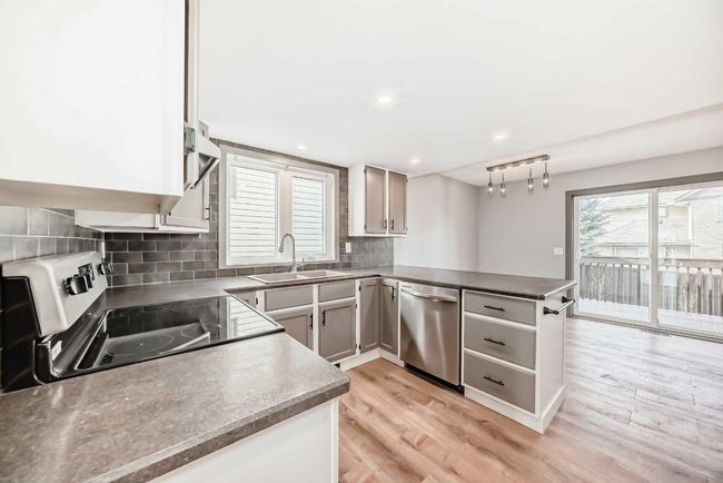 11 Cedargrove Way Sw, House other with 4 bedrooms, 3 bathrooms and 2 parking in Calgary AB | Image 12