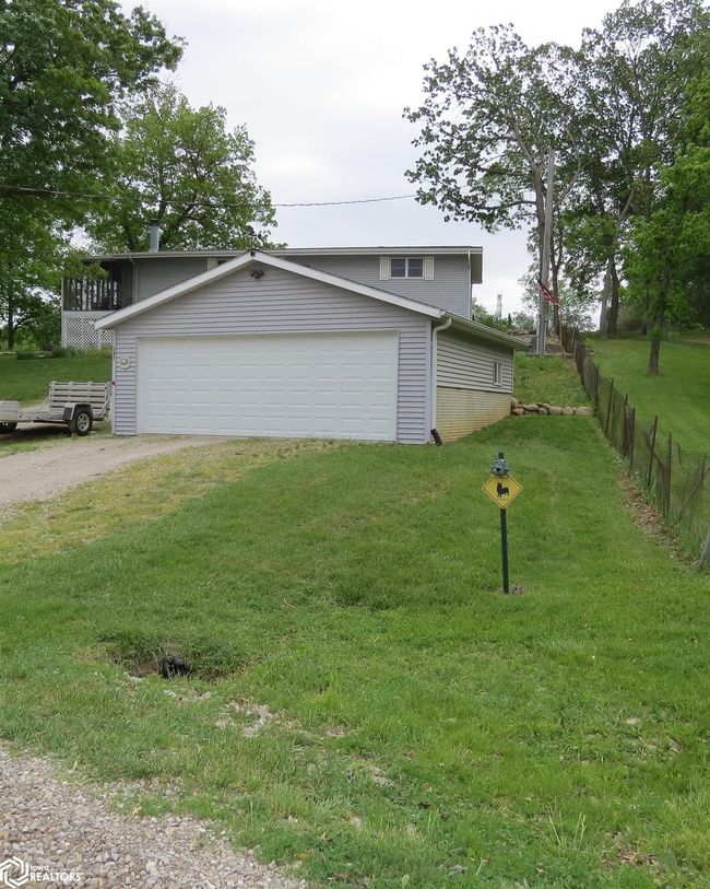 181 Center Point Dr, Home with 3 bedrooms, 2 bathrooms and 5 parking in Montezuma IA | Image 6