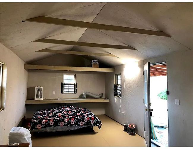 Bedroom/ Living room combo | Image 10