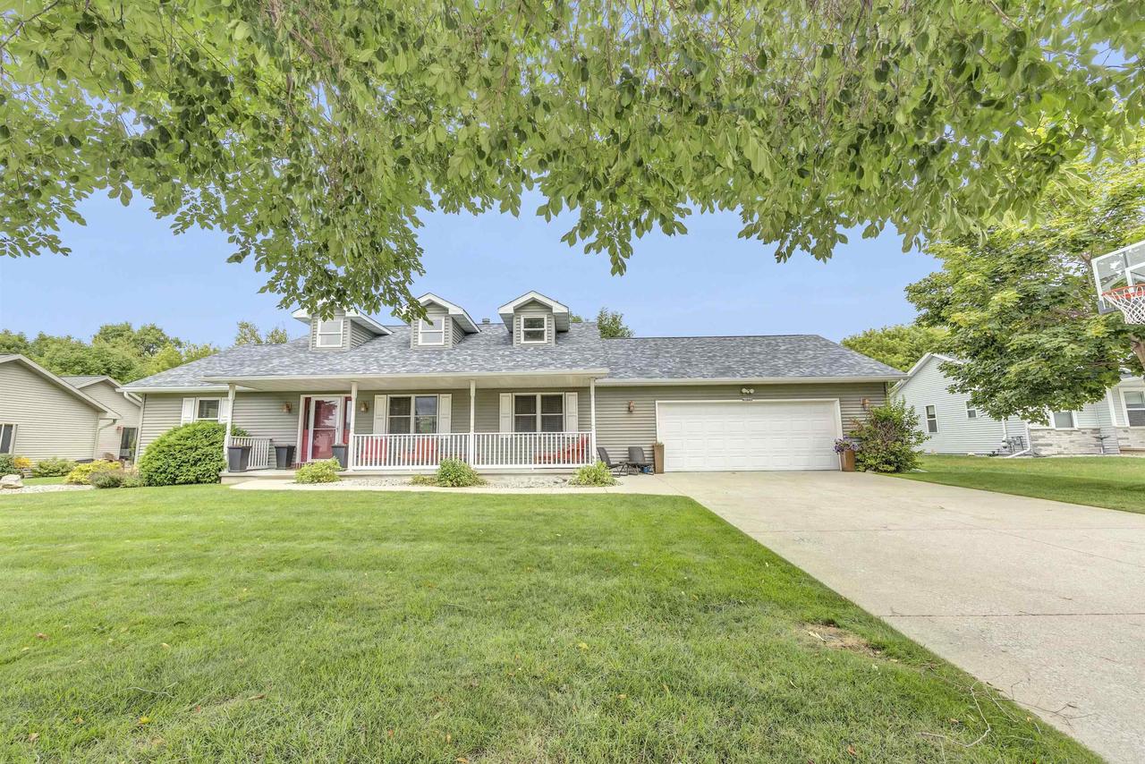 Medina Dr, Greenville, WI 54942
