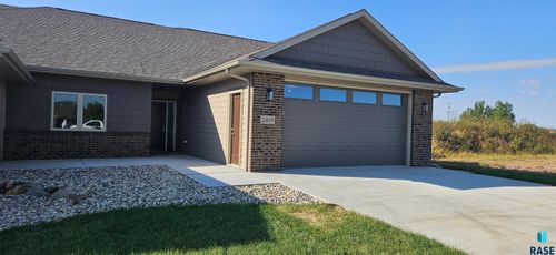 2419 E Joshua Cir, Sioux Falls, SD, 57108-8590 | Card Image