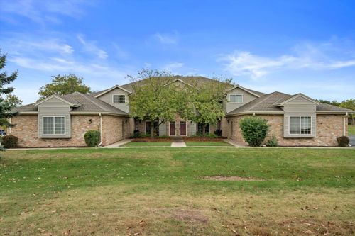 210 W Oak Leaf Dr, Oak Creek, WI, 53154-4462 | Card Image