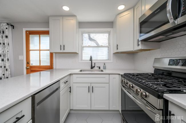 245 Newman St, Townhouse with 2 bedrooms, 1 bathrooms and null parking in Metuchen NJ | Image 13
