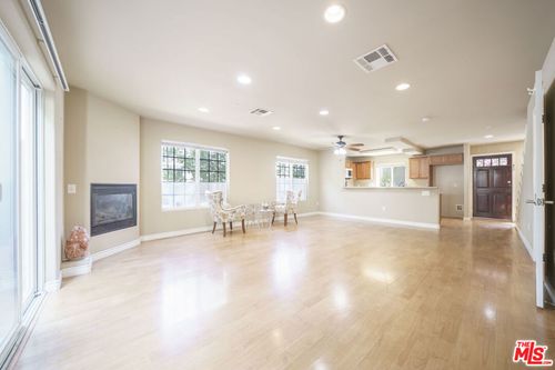 apt-311-1133 S Hoover St, Los Angeles, CA, 90006-7500 | Card Image