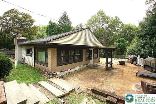 305 Cedar Hill Rd, Effort, PA, 18330-2200 | Card Image