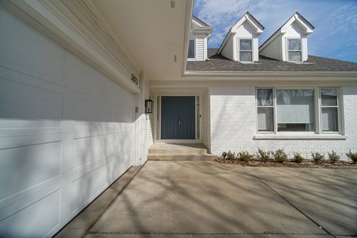 2873 Whispering Oaks Dr, Buffalo Grove, IL, 60089-6333 | Card Image