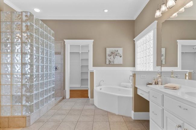 312 Quarterhorse Dr, House other with 4 bedrooms, 4 bathrooms and 12 parking in Liberty Hill TX | Image 14