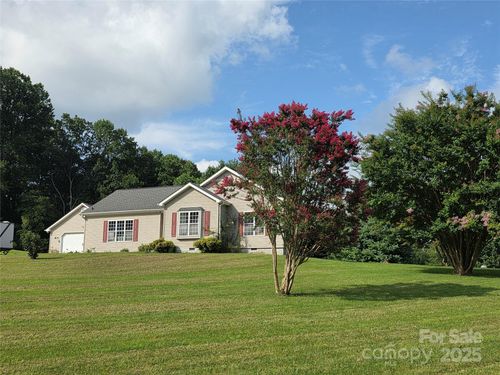 21 Persimmon Dr, Mills River, NC, 28759-9663 | Card Image