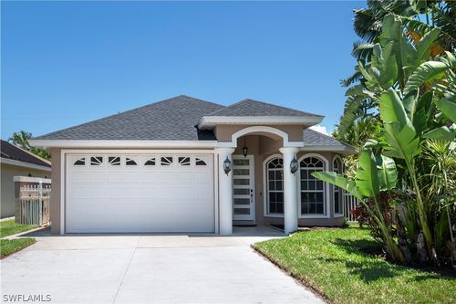 823 96th Ave N, Naples, FL, 34108-2465 | Card Image