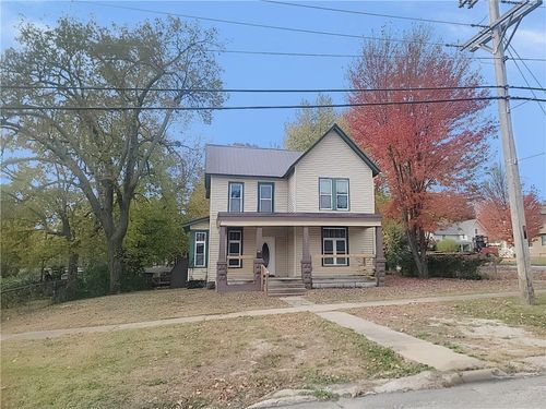 603 S Walnut St, Garnett, KS, 66032-1438 | Card Image