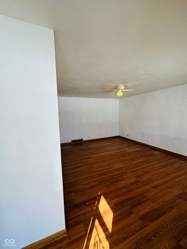403 E Washington St, House other with 3 bedrooms, 2 bathrooms and null parking in Loogootee IN | Image 6