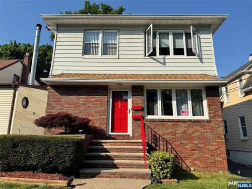 103 E Pleasant Ave, Maywood, NJ, 07607-1318 | Card Image