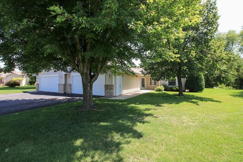 841 Greensview Ct Nw, Hutchinson, MN, 55350-4395 | Card Image