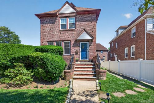 49 Bixley Heath, Lynbrook, NY, 11563-2918 | Card Image
