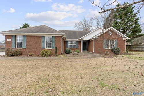 100 Ellacott Dr, Huntsville, AL, 35806-3813 | Card Image