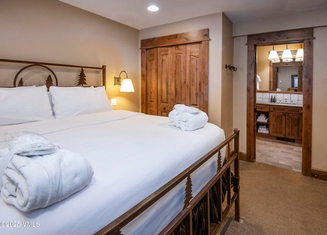 215216 - 684 W Lionshead Cir, Condo with 2 bedrooms, 2 bathrooms and null parking in Vail CO | Image 12