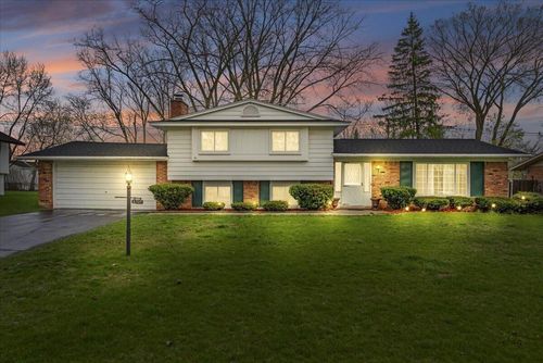 6709 Wild Ridge Ln, West Bloomfield, MI, 48322-3879 | Card Image