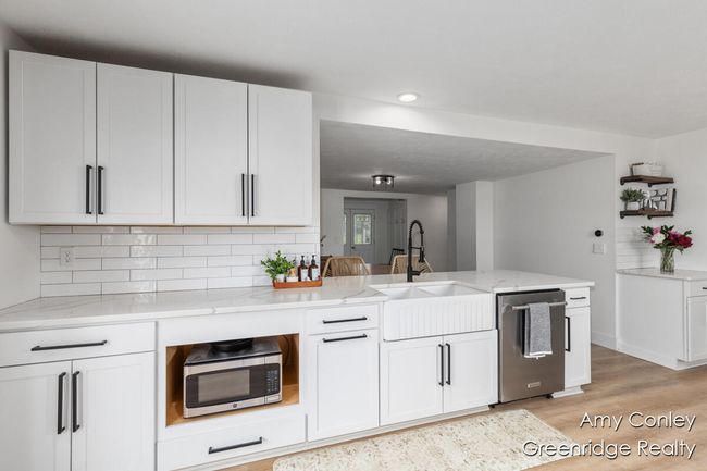 KITCHEN - APPLIANCES INCLUDED | Image 15