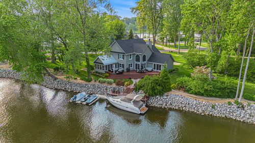 1415 Blackhawk Trl, Benton Harbor, MI, 49022-7102 | Card Image