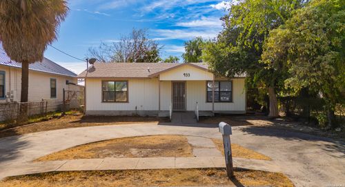 933 Avenue B, Eagle Pass, TX, 78852 | Card Image