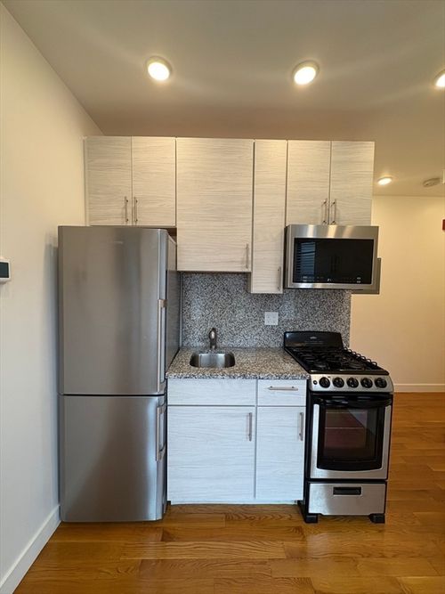11-16 5th St, Chelsea, MA, 02150-4502 | Card Image
