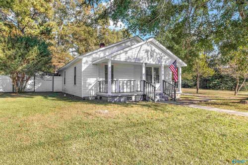918 Mcdaniel St Se, Hartselle, AL, 35640-3416 | Card Image