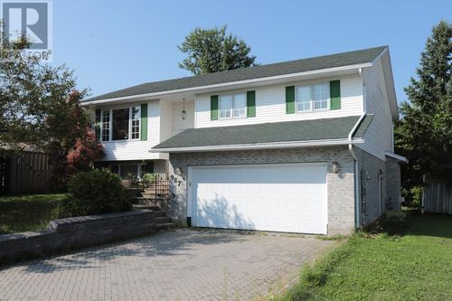 987 Lake St, Sault Ste. Marie, ON, P6B6C9 | Card Image